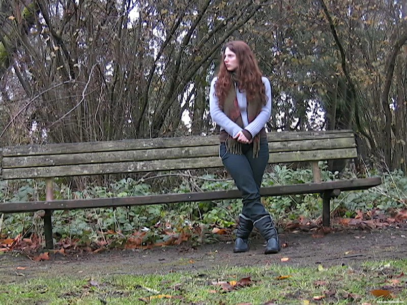 peeing_in_the_park_800.jpg
